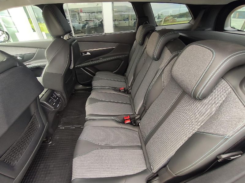 Peugeot 5008 (2021) ALLURE 1.2 MAN6 130k TZ DPH - fotka 5 z 34
