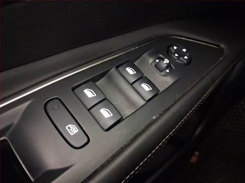 Peugeot 3008 (2017) 1.2 PureTech, Serv.kniha, Navi - fotka 21 z 21