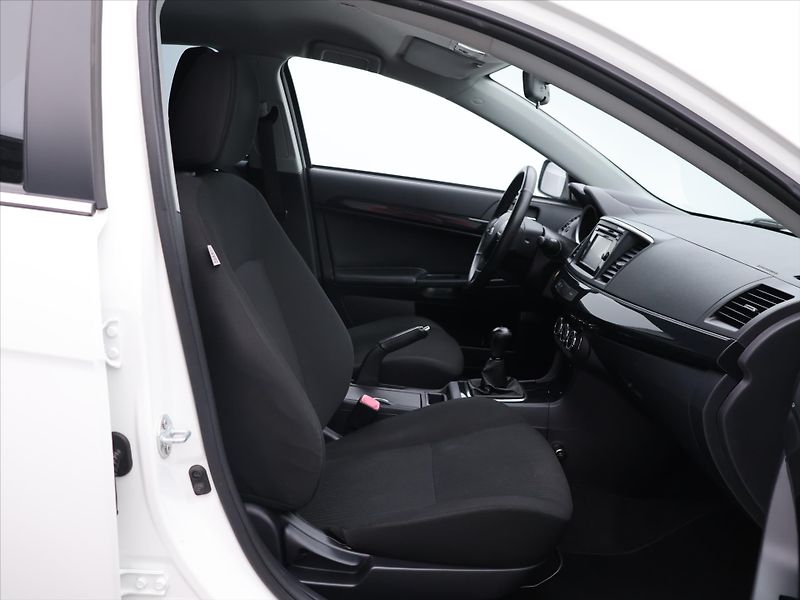 Mitsubishi Lancer 1,8 MIVEC 103kW SPORTBACK CZ - fotka 12 z 32
