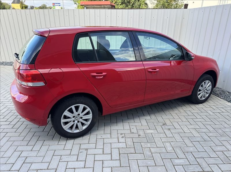 Volkswagen Golf 1,4 i 16V TRENDLINE 1.maj. ČR - fotka 13 z 50