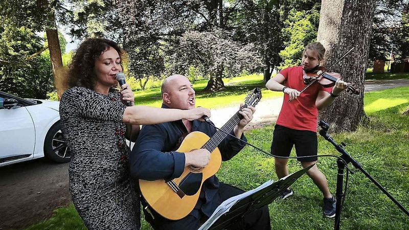 Kia posloužila jako generátor pro koncert v Dětském domově v Broumově.