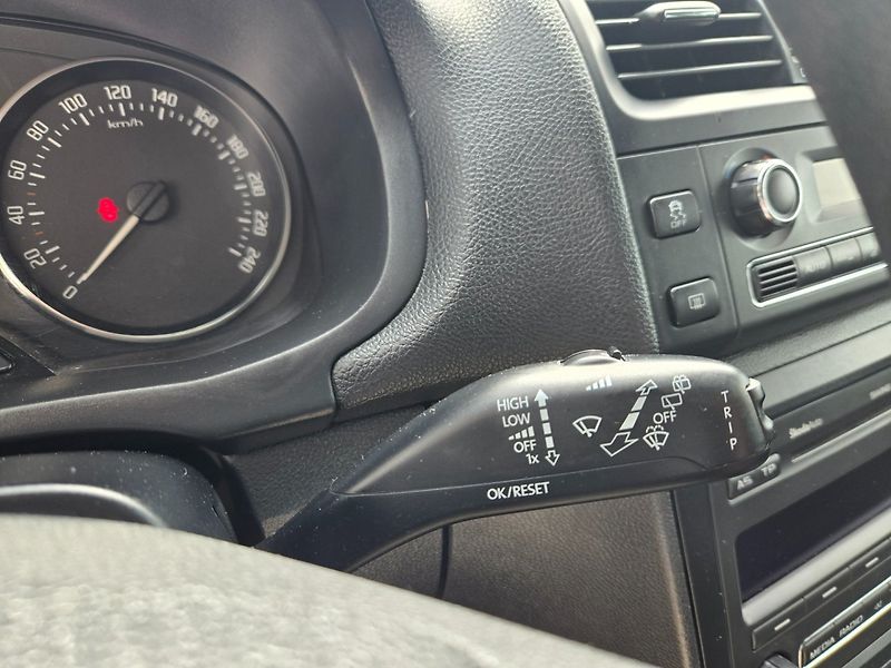 Škoda Fabia (2010) 1.2 TSI Serviska - fotka 12 z 39