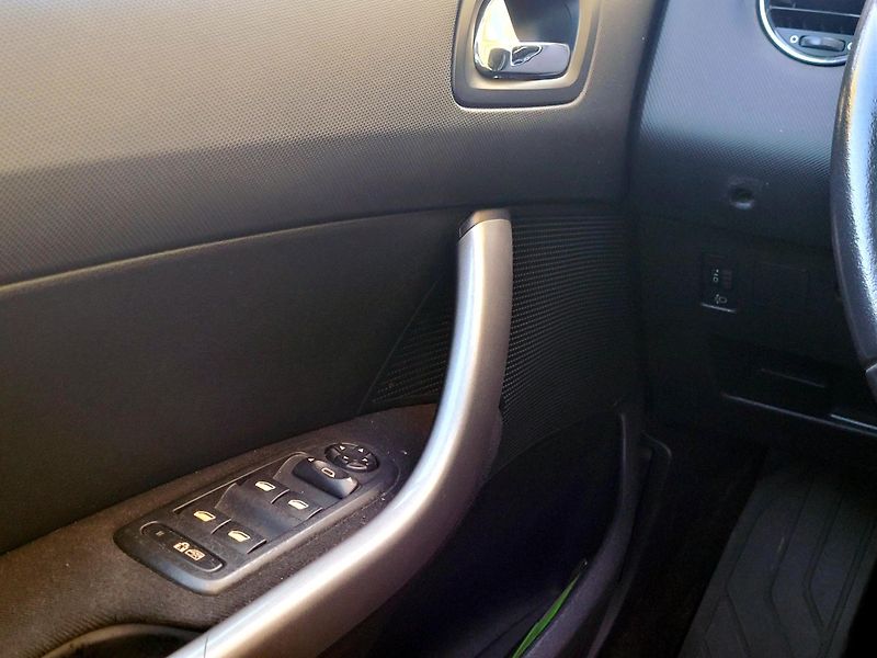 Peugeot 308 SW *KLIMA,SERV.KNÍŽKA,7míst  - fotka 31 z 34