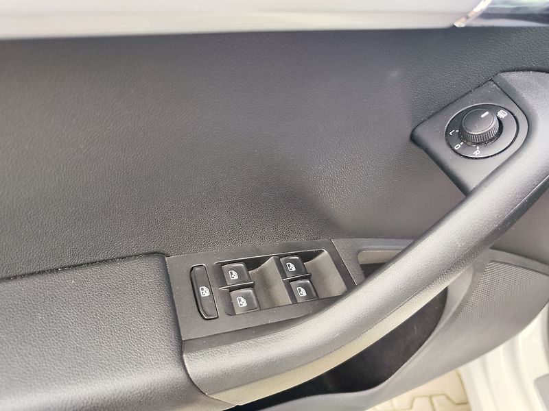Škoda Octavia 1.6 TDI/81kW Elegance - fotka 27 z 28