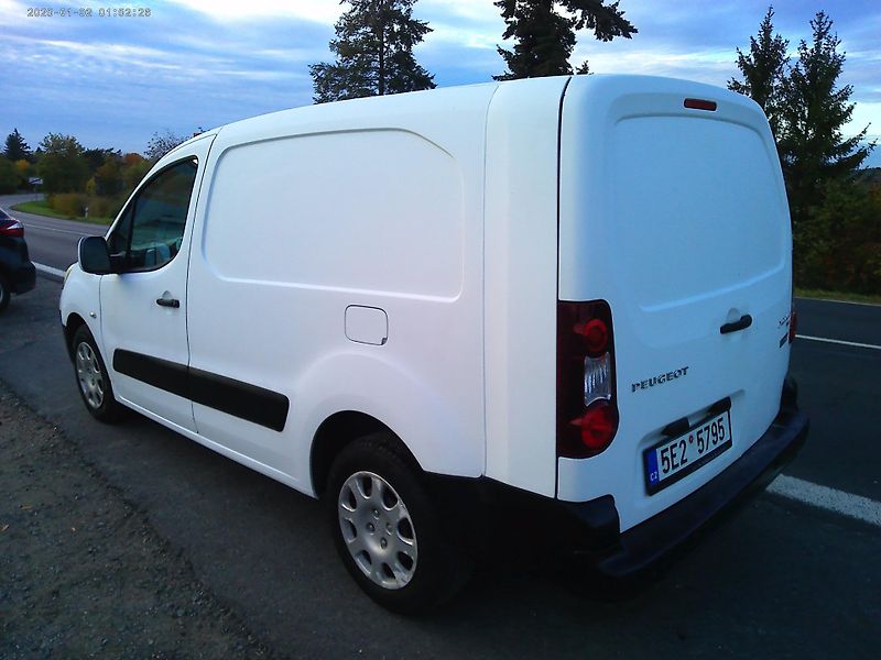 Peugeot Partner 1.6 e-HDi, 66 kW, klima, LONG - fotka 3 z 25