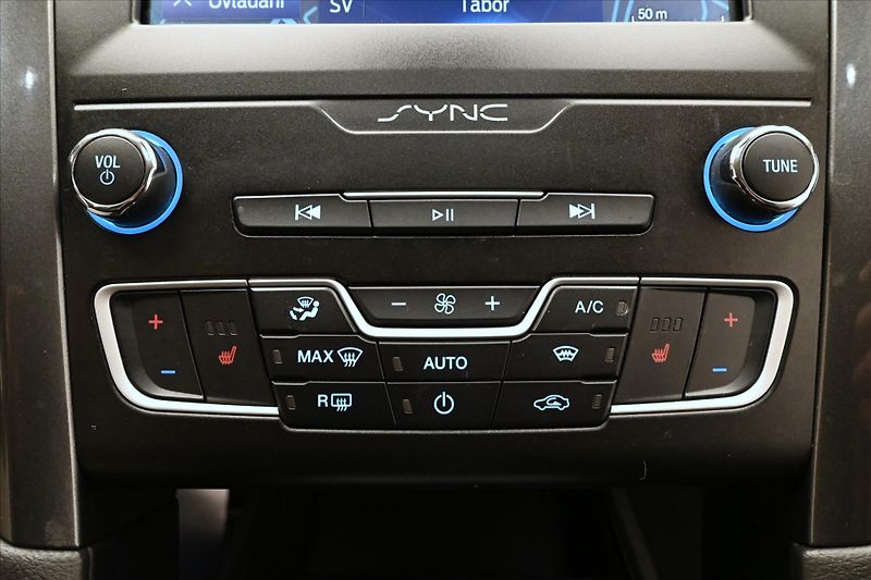Ford Mondeo 2,0 EcoBlue 110 kW Titanium Zá - fotka 20 z 29