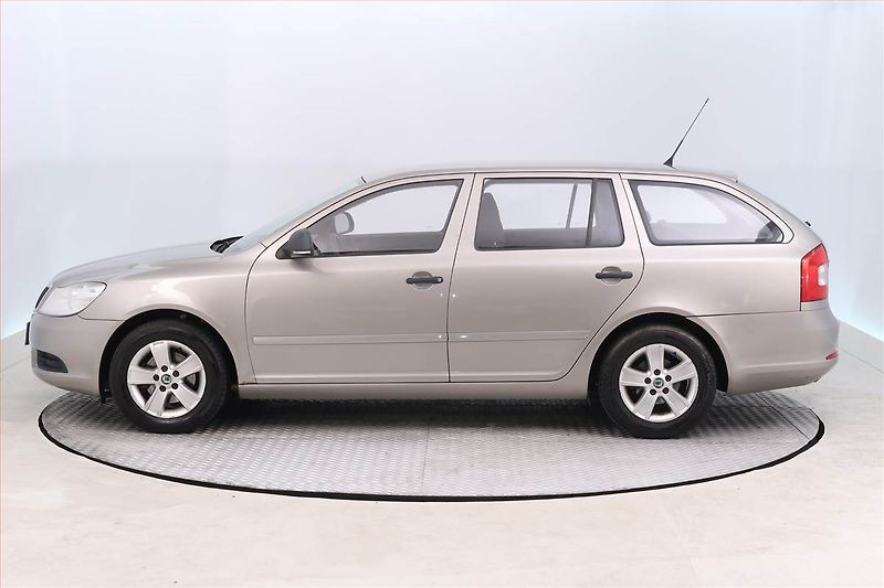 Škoda Octavia (2011) 1.6 TDI, Tempomat - fotka 3 z 15
