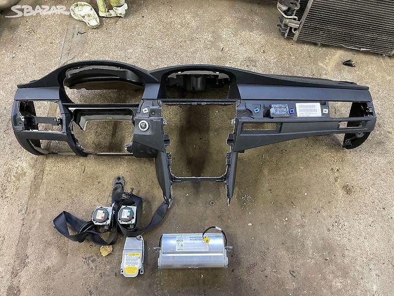 BMW Ostatní E60/61 palubní deska - fotka 1 z 1