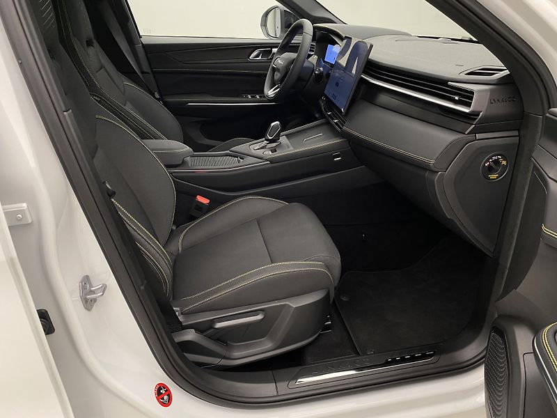 Lynk & Co 01 (2025) CORE PHEV AUT CZ 1.maj - fotka 20 z 92