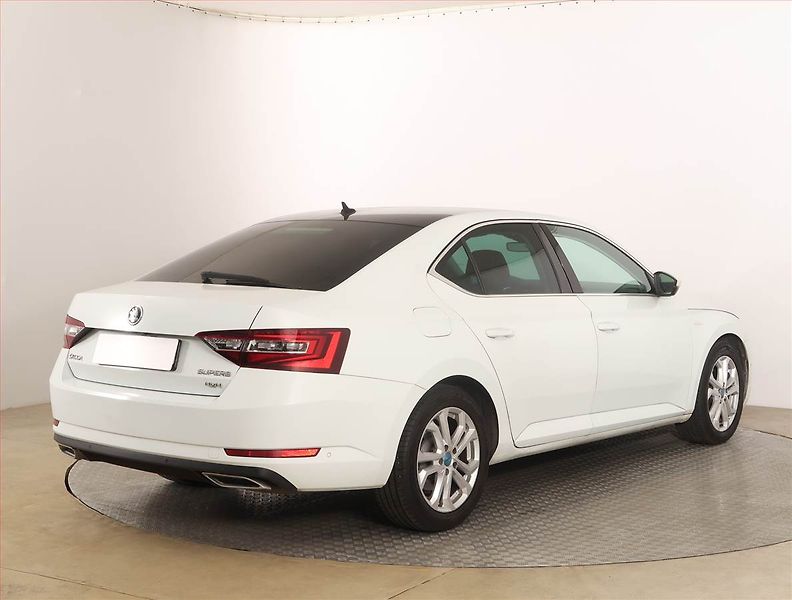 Škoda Superb (2016) Laurin&Klement 2.0 TDI 4x4 - fotka 5 z 19