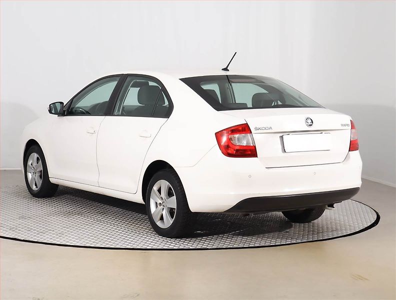 Škoda Rapid (2017) 1.2 TSI, Park. senzory - fotka 4 z 18