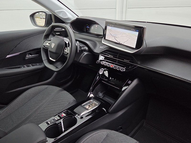 Peugeot 208 (2025) ALLURE Hybrid 100 e-DCS6 - fotka 13 z 16