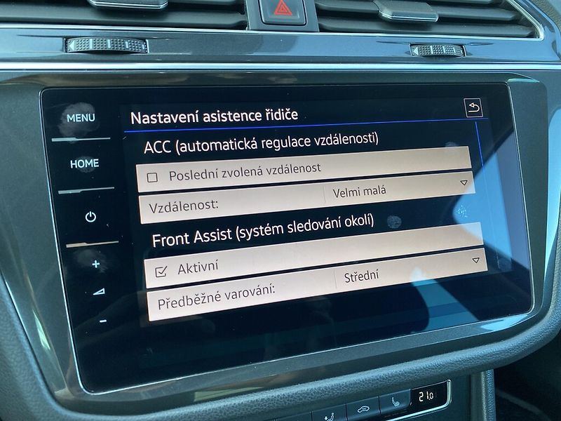 Volkswagen Tiguan 2,0 BiTDI 4Mot Highline DSG - fotka 19 z 27
