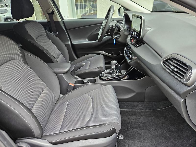 Hyundai i30 1,0 T-GDi 73kW, Smart Climate - fotka 28 z 33