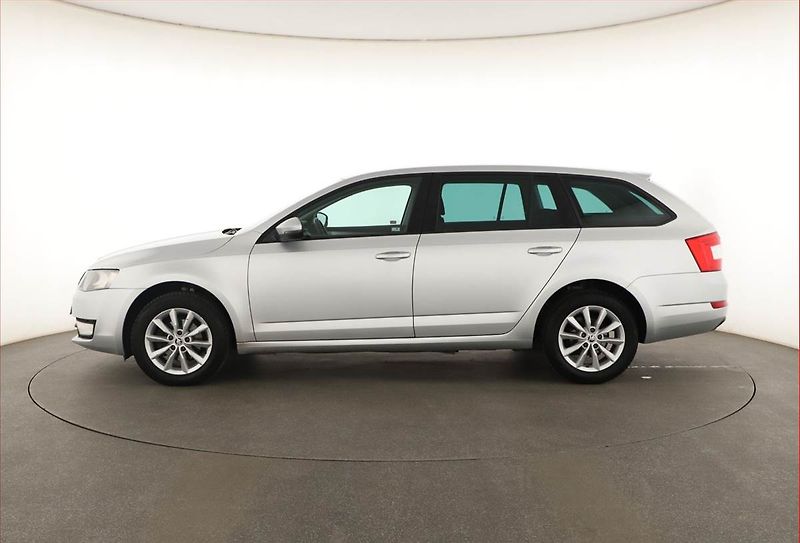 Škoda Octavia (2014) Ambition 1.6 TDI, Serv.kniha - fotka 3 z 13