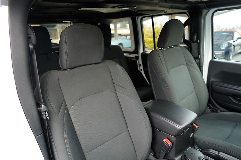 Jeep Wrangler 2.2 CRD/Sport/MultiJet/4x4/AT - fotka 32 z 44