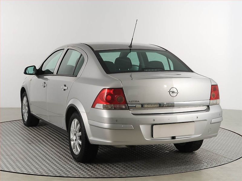 Opel Astra (2012) 1.6 16V, Tempomat - fotka 4 z 18
