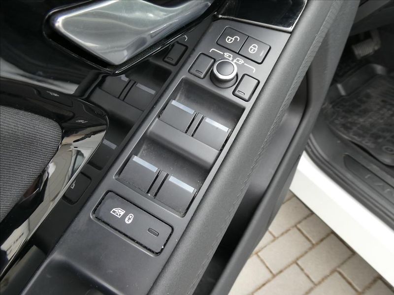 Land Rover Range Rover Evoque 2,0 D150 S 4WD Automat - fotka 15 z 34