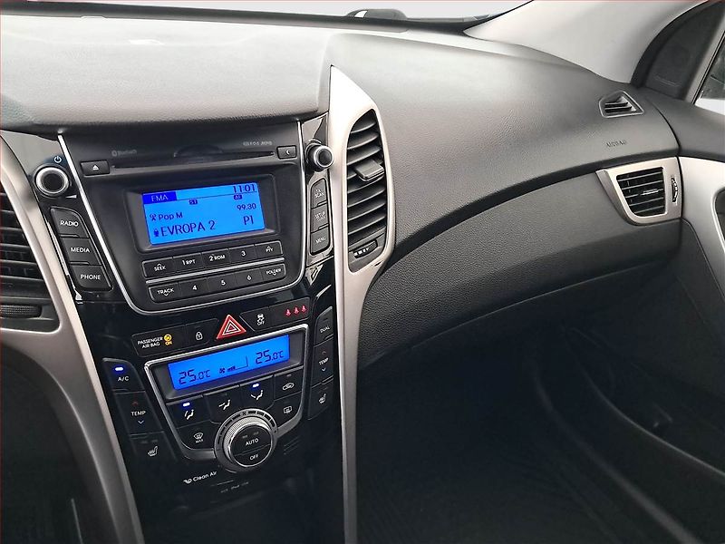 Hyundai i30 (2016) 1.6 GDI, Serv.kniha, Tempomat - fotka 13 z 20