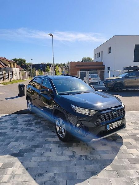 Toyota RAV4 (2021) 2.5 Hybrid   - fotka 4 z 17