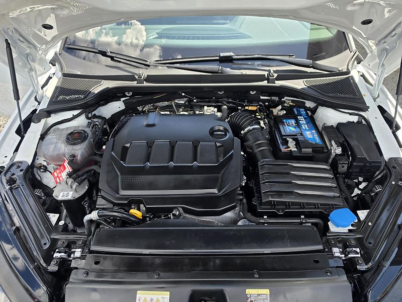 Škoda Octavia 2.0 TDI RS DSG 5100km - fotka 16 z 17