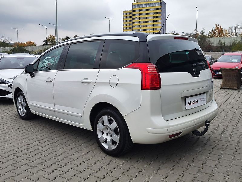 Peugeot 5008 2.0 HDI/110kW Allure - fotka 7 z 35
