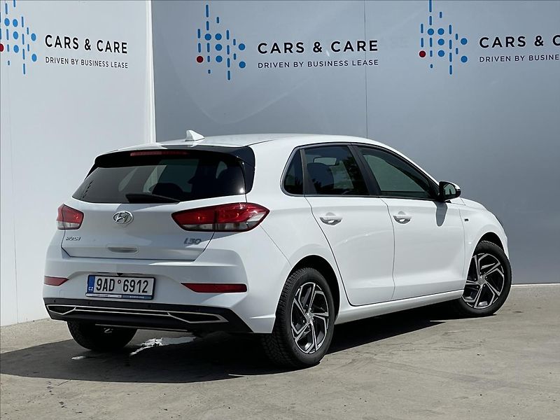 Hyundai i30 1,5 T-GDI DCT Family Smart NAV - fotka 3 z 22