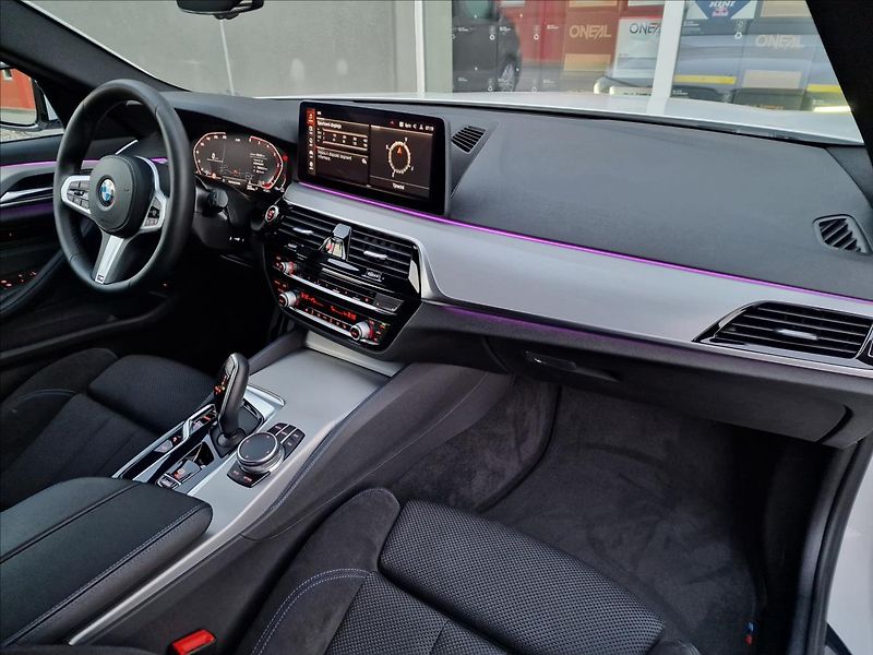 BMW Řada 5 520d Xdrive M-Sport ČR,1.Maj. - fotka 13 z 50