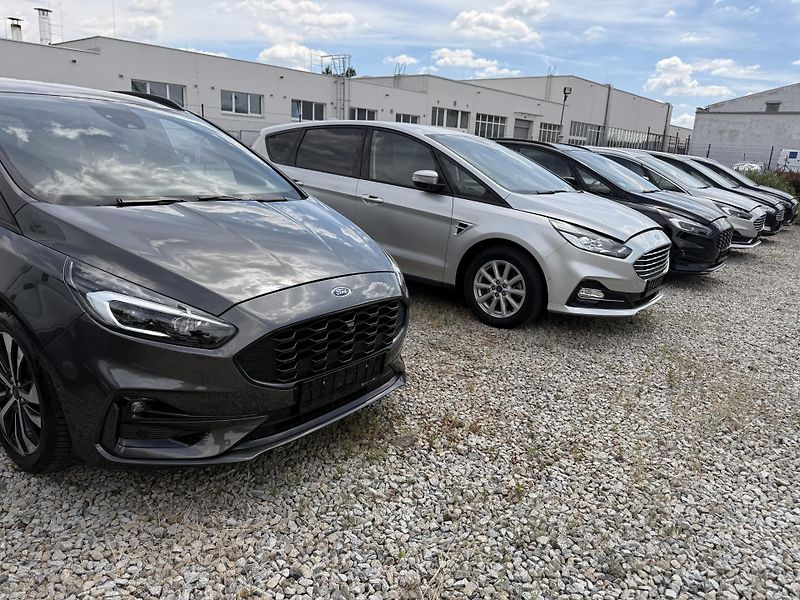 Ford S-MAX (2022) 2.5 HEV,ST-LINE,7REZERVOVÁNO - fotka 44 z 44