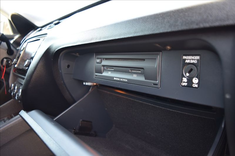 Škoda Octavia 2,0 TDI 110KW DSG TAŽNÉ NAVI - fotka 46 z 47