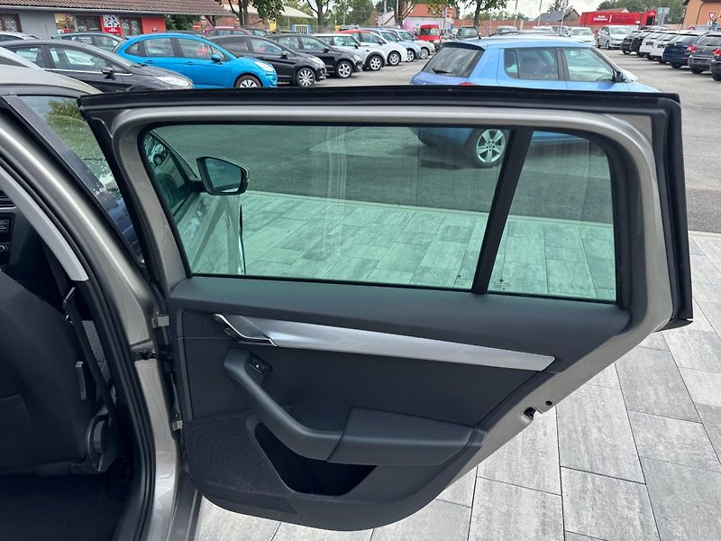 Škoda Octavia (2015) Ambition 1.6 TDI 81kW - fotka 23 z 29
