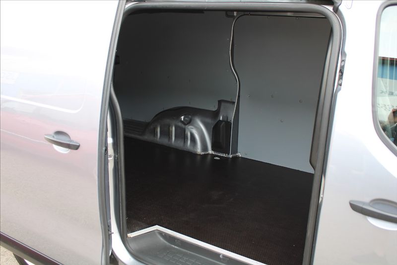 Citroën Jumpy 2,0 BlueHDI  ČR,1MAJ,DPH,L3 - fotka 25 z 28