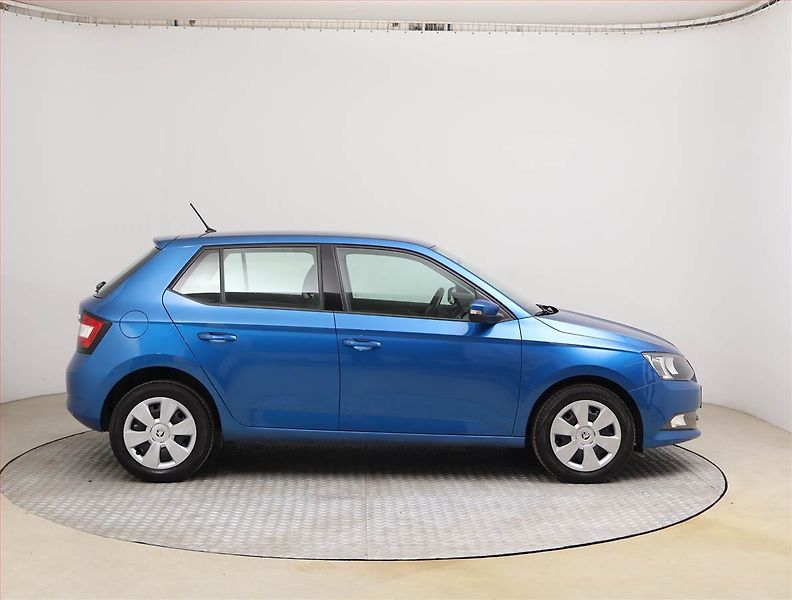 Škoda Fabia (2018) JOY 1.0 TSI, ČR,1.maj - fotka 6 z 17