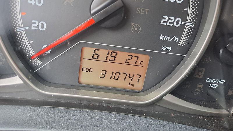 Toyota Yaris 1.0 VVTi Comfort REZERVACE - fotka 19 z 23