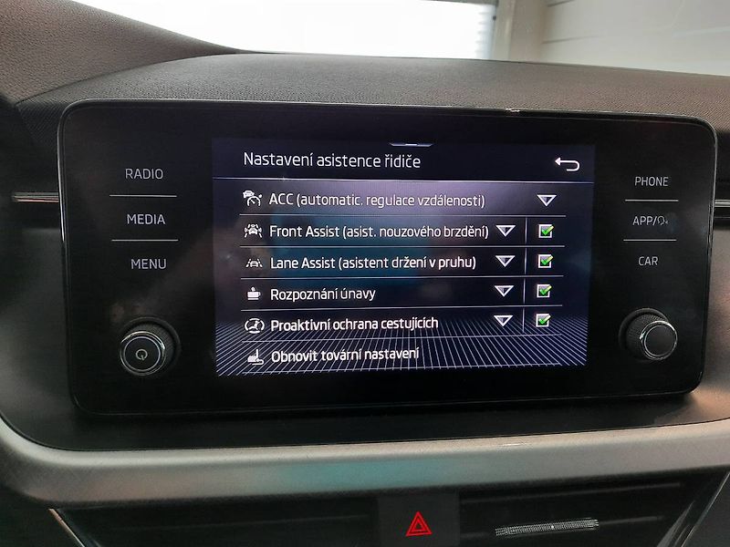 Škoda Scala (2022) 1.0 TSI (81kW/110k) Ambition - fotka 18 z 24