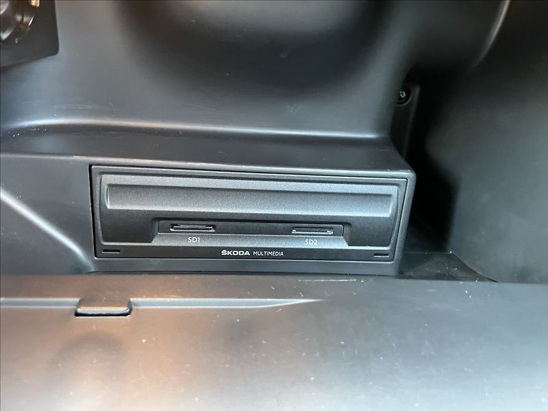 Škoda Rapid 1,2 TSi 66kw Style Radar Klima - fotka 27 z 37