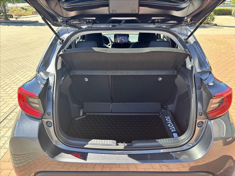 Toyota Yaris 1,5 HEV Style - fotka 11 z 11