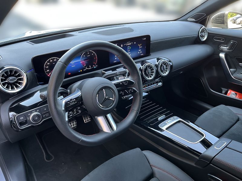 Mercedes-Benz Třídy A A-Třída 200 d AMG Night - fotka 10 z 20