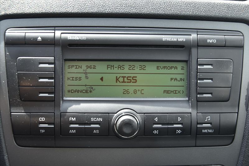 Škoda Octavia 1.4 MPI 80 TKM 1.MAJITEL ČR - fotka 15 z 18