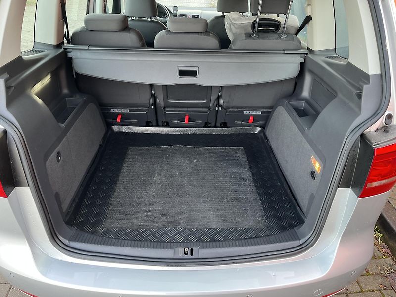 Volkswagen Touran 1.6 TDi DSG Serviska - fotka 25 z 37