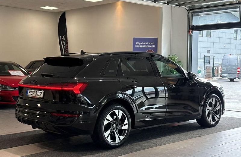 Audi Q8 e-tron 55 Q SoH 97% 360k Pano Vzduch - fotka 4 z 38