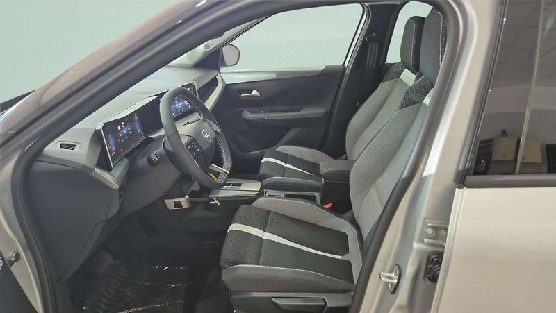 Opel Frontera (2026) GS Hybrid 1.2 TURBO (81kW/110k - fotka 25 z 39