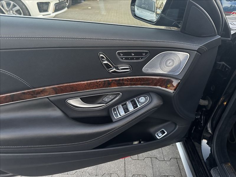 Mercedes-Benz Třídy S 500 L 4Matic AMG - fotka 17 z 28