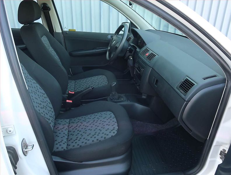 Škoda Fabia (2006) 1.4 16V, jezdí dobře - fotka 9 z 15