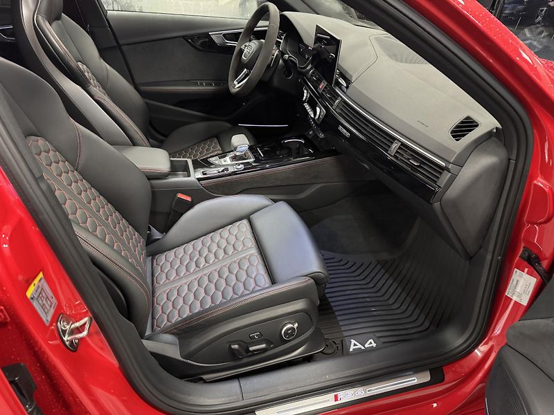 Audi RS 4 (2023) 2,9TFSi Avant quattro MATRIX - fotka 16 z 38