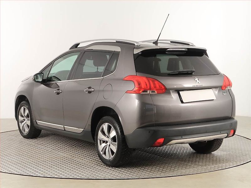 Peugeot 2008 (2015) 1.2 PureTech, Navi, Tempomat - fotka 4 z 17