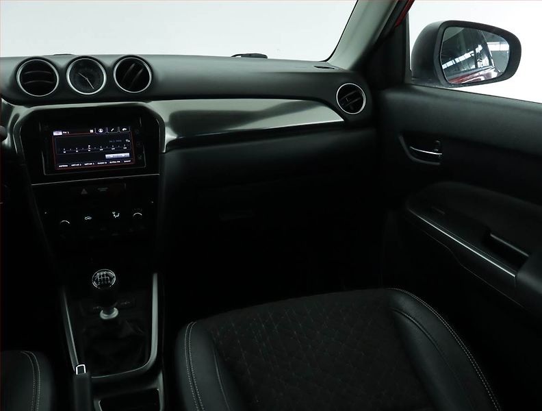 Suzuki Vitara (2021) 1.4 BoosterJet, Serv.kniha - fotka 8 z 16