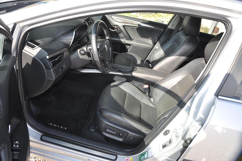 Toyota Avensis 2.0i 112kW KOMBI A/T Panorama - fotka 6 z 20
