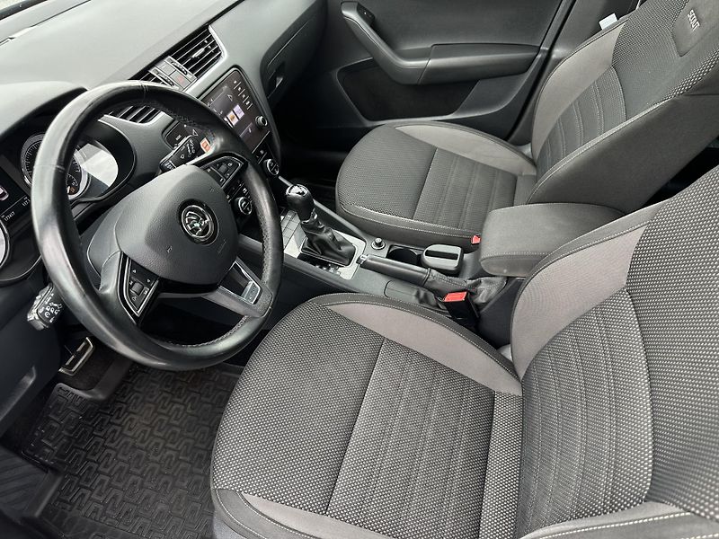Škoda Octavia Combi 2.0 TDI DSG 4X4 Scout - fotka 10 z 29