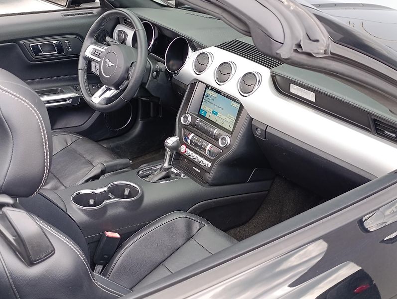 Ford Mustang 2.3 ECOBOOST CONVERTIBLE  - fotka 14 z 32